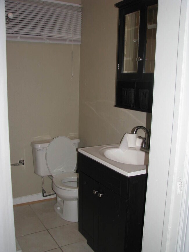 Building Photo - 901 Park St