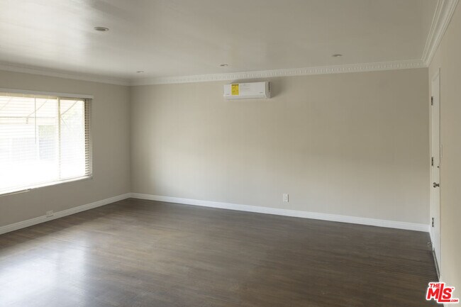 Building Photo - 925 N Curson Ave