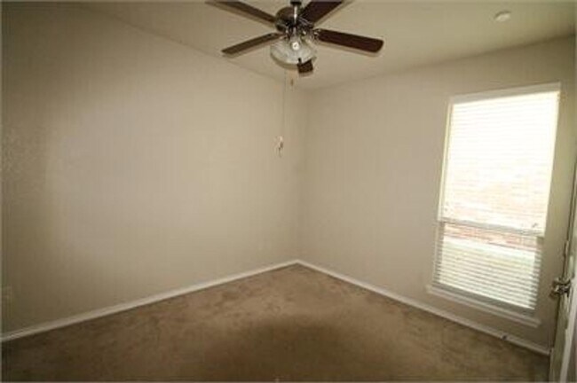 Building Photo - Freshly painted with new flooring