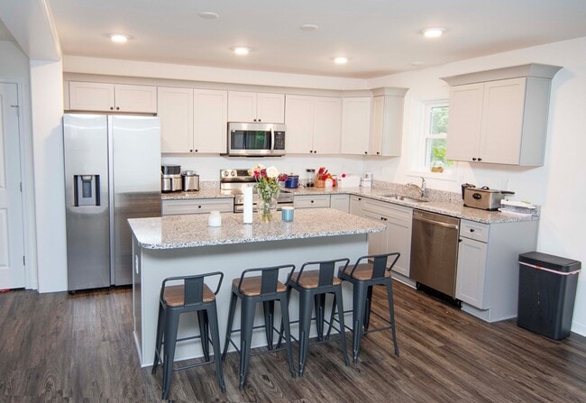 Building Photo - 37444 Castaway Dr