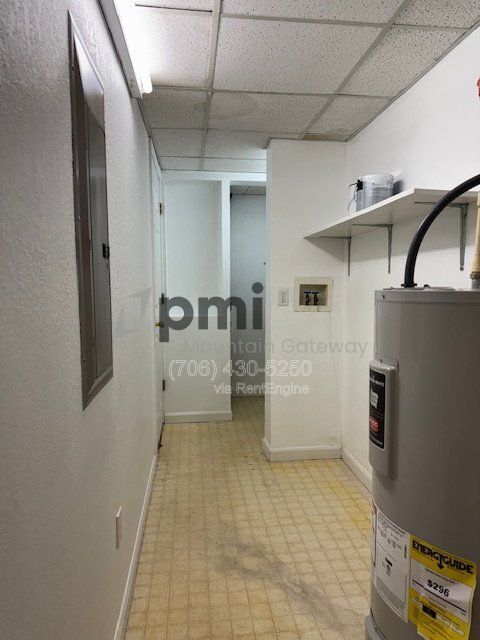 Building Photo - 111 Primrose Dr