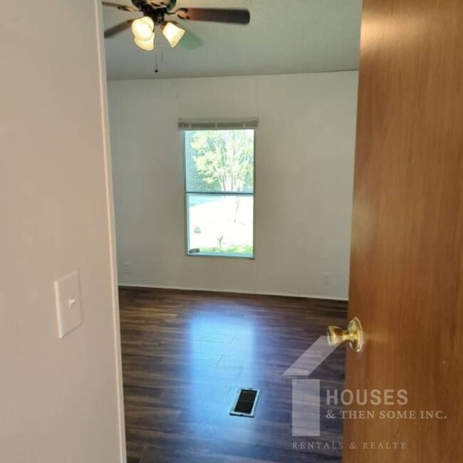 Building Photo - 515 McKinney Rd