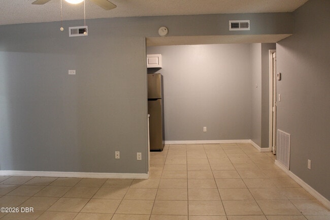 Building Photo - 1600 Big Tree Rd