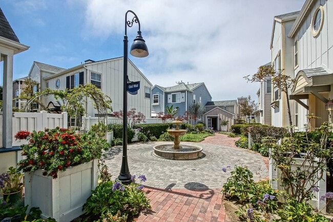 Building Photo - BEAUTIFUL, BRIGHT & AIRY, 3BR2.5BA TOWNHOME ON THE WESTERN-MOST CORNER/END OF THE EXCLUSIVE 1800 ...