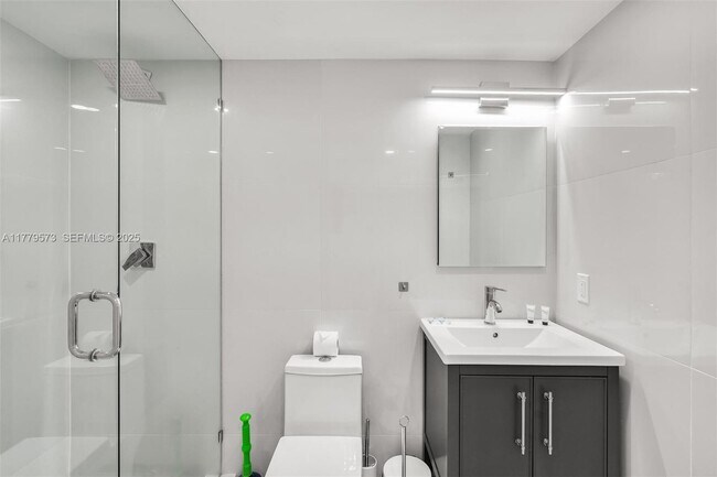 Building Photo - 1630 SW 4th Ave