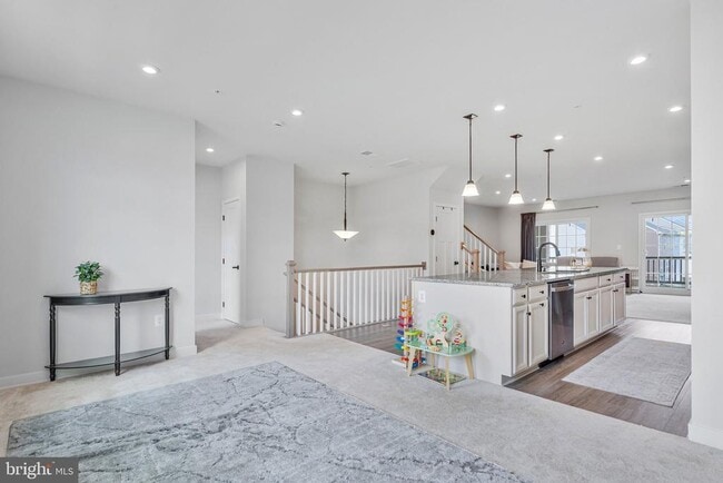 Building Photo - 10910 Presidential Pkwy