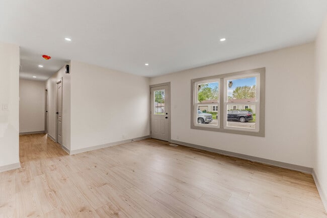 Building Photo - 519 Everette Ave