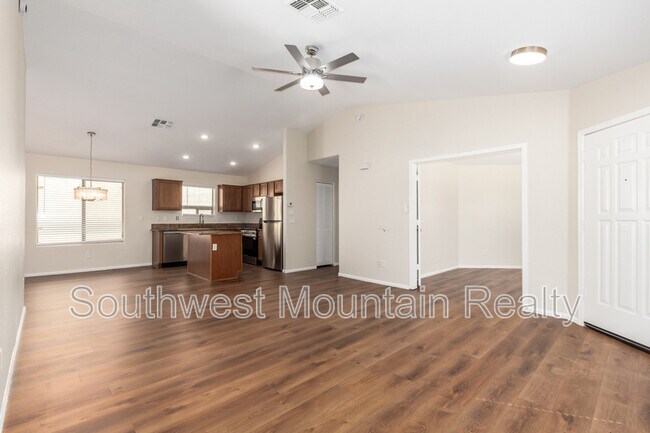 Building Photo - 4010 E Mine Shaft Rd
