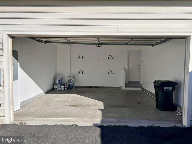 Building Photo - 42403 Pine Forest Dr