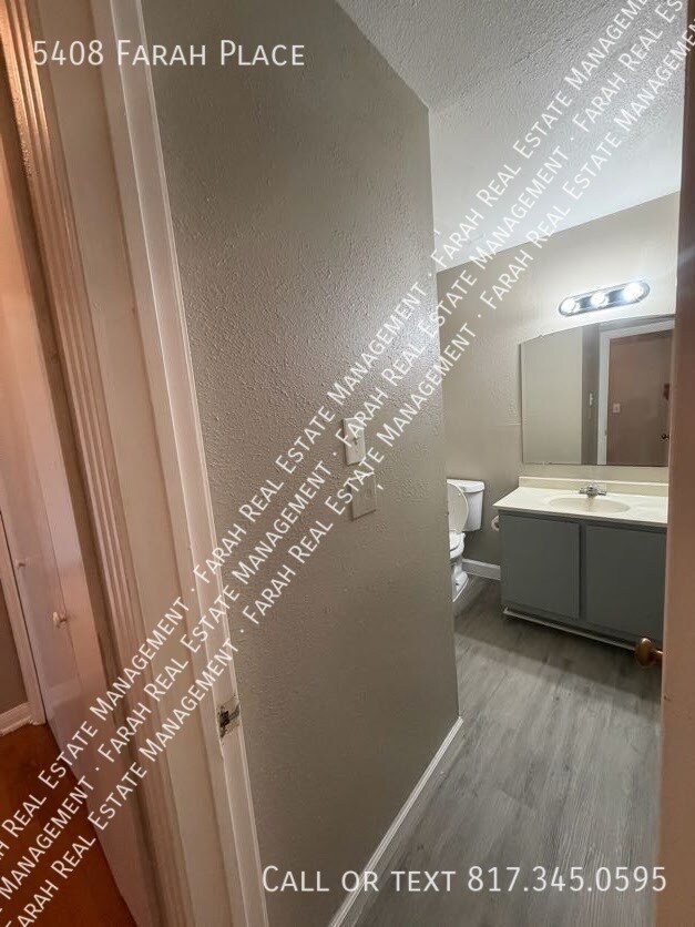 Building Photo - 5408 Farah Pl