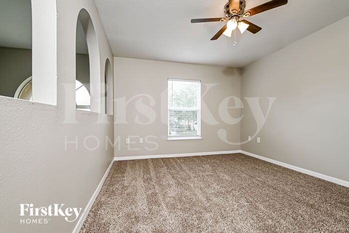 Building Photo - 10915 Banyan Wood Way