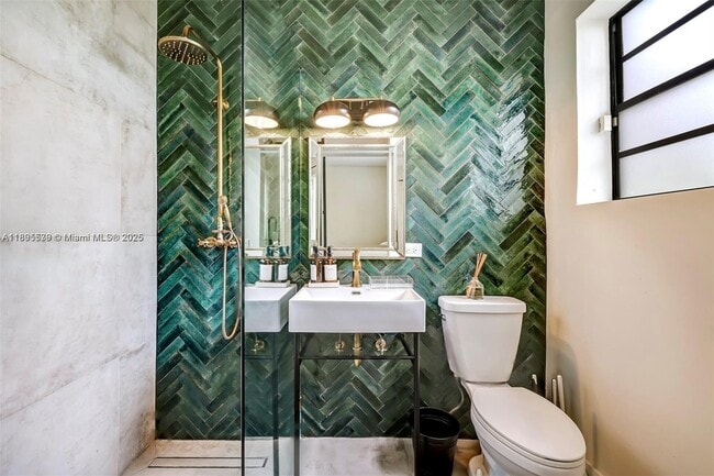 Building Photo - 991 NE 82nd St