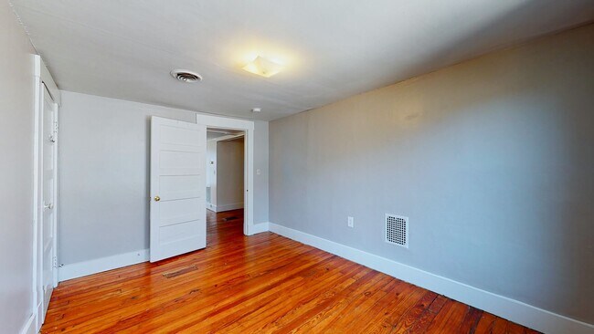 Building Photo - Spacious Apartments in Prime East Rock by East Rock Park!