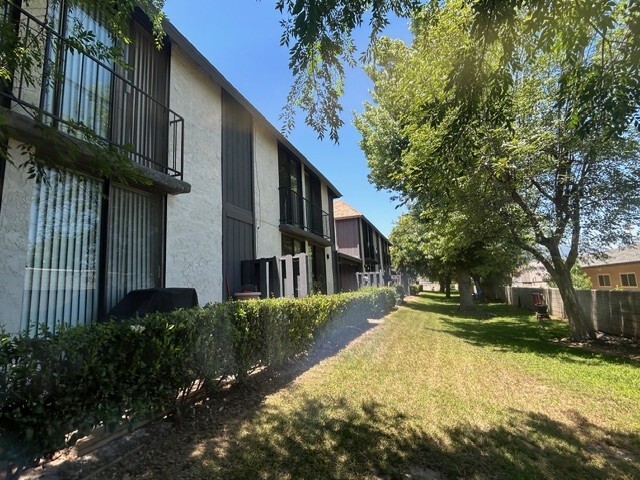 Building Photo - 1631 E Cypress St