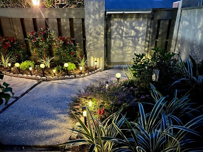 Building Photo - 251 Orange Grove Dr