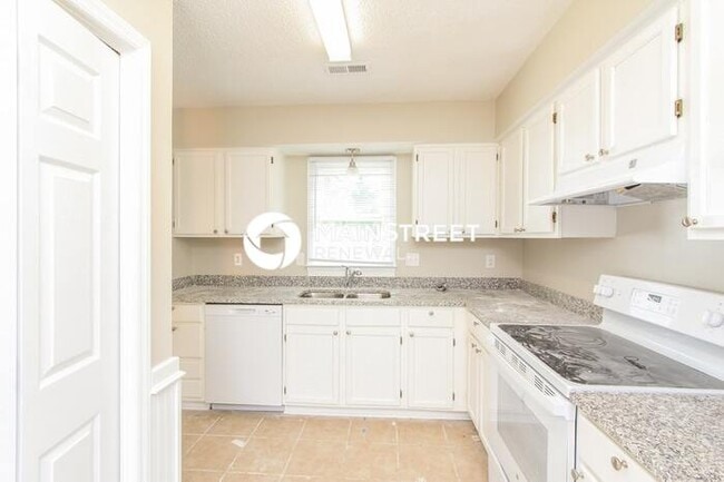 Building Photo - 3 Bedroom Pet-Friendly Home in CHARLOTTE, NC with Main Street Renewal