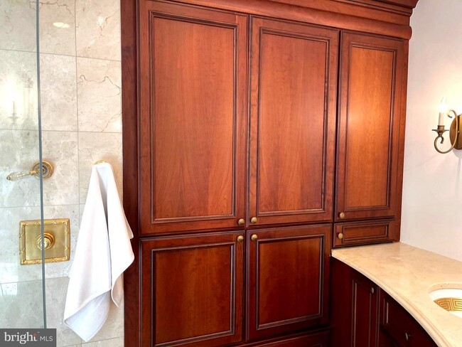 Building Photo - 28 Main St