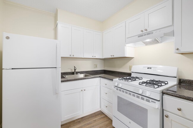 Building Photo - Parkway Apartments