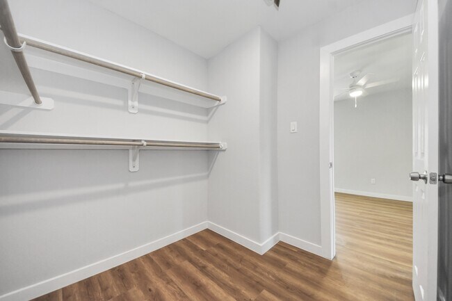 Building Photo - 6609 Bacher St