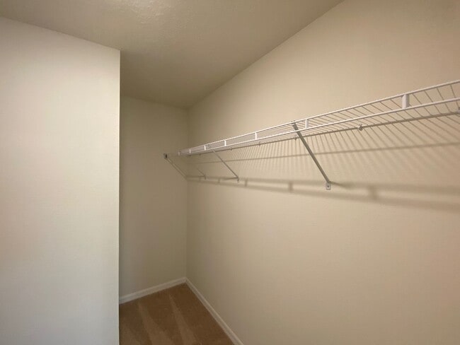 Building Photo - Desirable Lake Diamond Subdivision 3/2/2 **Won't Last**