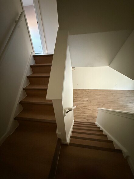 Stairs-2 - 76 Oak Ridge Dr