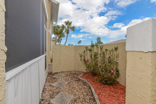 Building Photo - 1540 SE Royal Green Cir