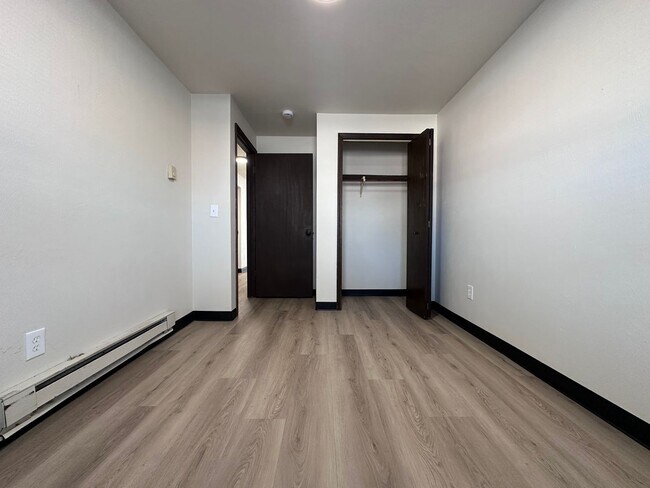 Building Photo - Noble Estates |||