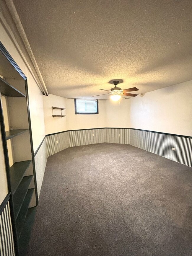 Building Photo - Make This House Your Home—Deposit Moves Yo...