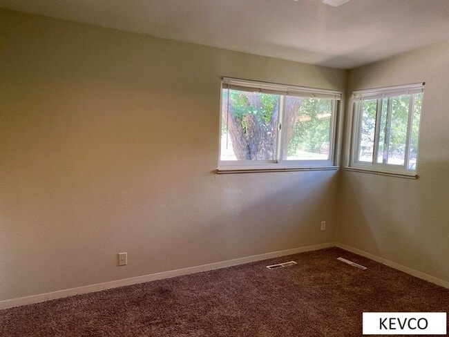 Building Photo - House Just One Block from CSU!