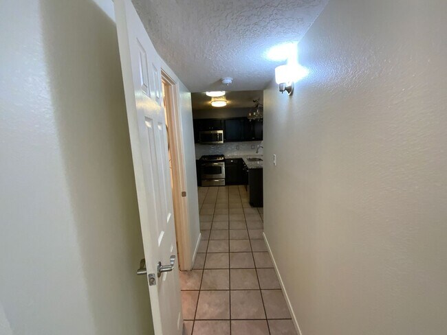 Building Photo - 3 Bedroom Home Available Near Golf Course ...