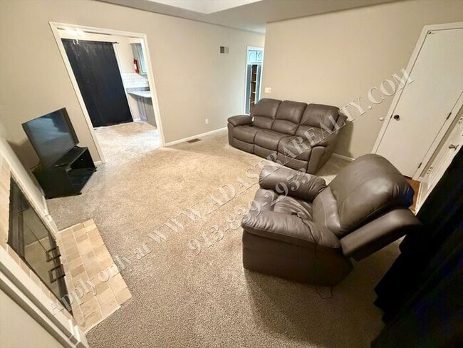 Building Photo - Beautiful Ranch Home in Park Hill School District-Available NOW!