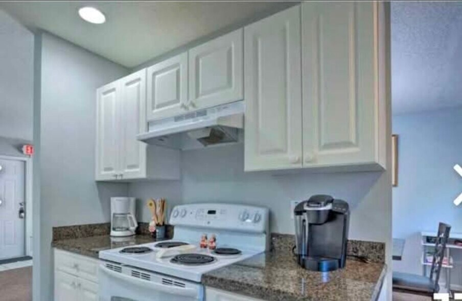 Building Photo - 13795 Yarmouth Dr