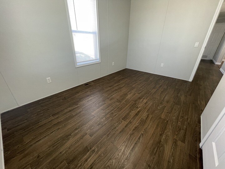 Building Photo - 38012 Chilver Ave