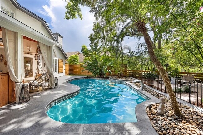 Building Photo - 989 Summer Lakes Dr