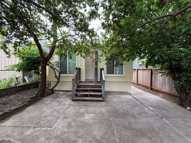 Building Photo - 147 San Bruno Ave