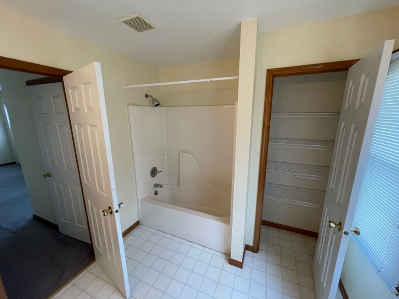 Building Photo - 220 Concord Hill Dr