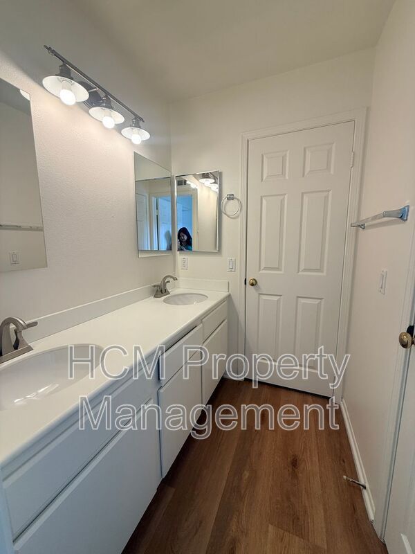 Building Photo - 20 Tumbleweed St