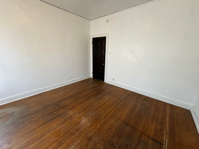 Building Photo - 308.5 Walnut-