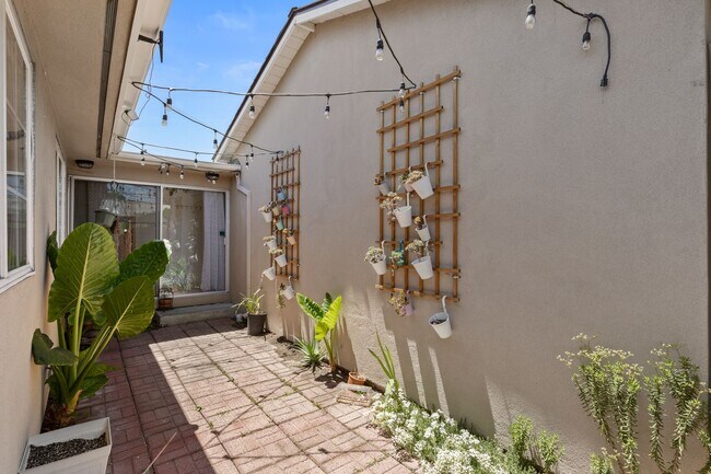 Building Photo - Beautiful home with Campbell schools