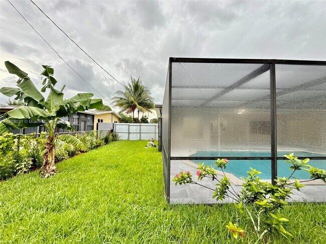 Building Photo - $4,500MONTHLY;6708 CAMELIA DR MIRAMAR, FL 33023