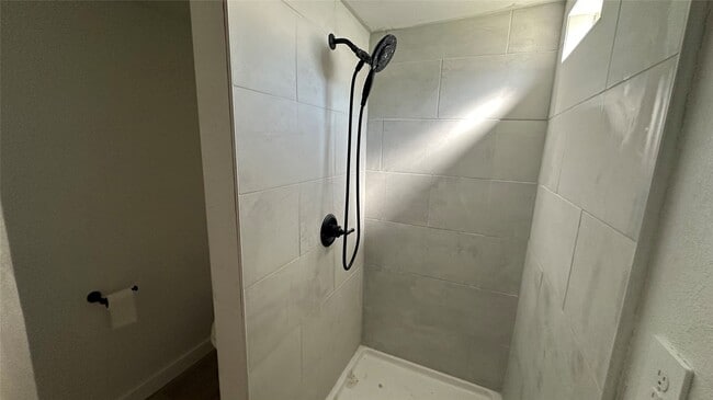 Building Photo - 510 N Shirley St