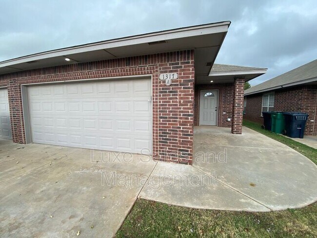 Primary Photo - 1317 Garden Gate Dr