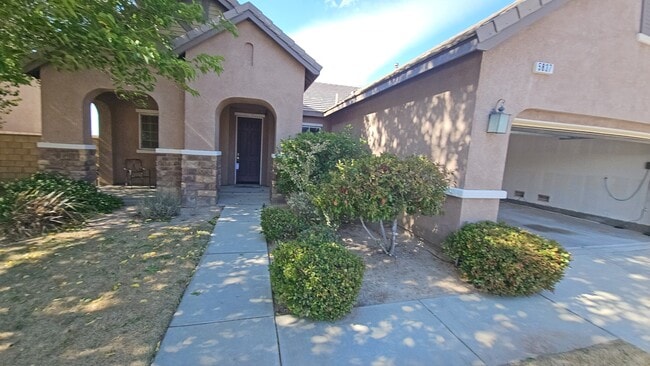 Building Photo - 5837 W Ave K-2