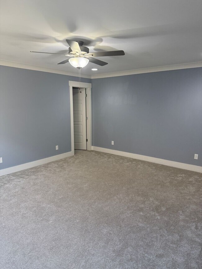 Building Photo - Ready to Rent in Barnsley Park