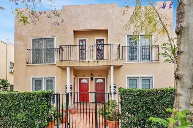 Building Photo - 1435 N Las Palmas Ave