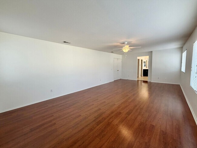 Building Photo - Spacious Oak Creek Cul-de-Sac Home with 5 Bedrooms & 3-Car Garage