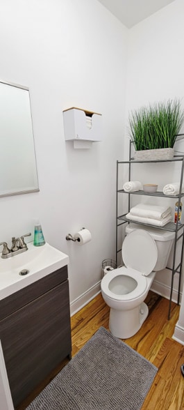 Building Photo - 708 Vermont St