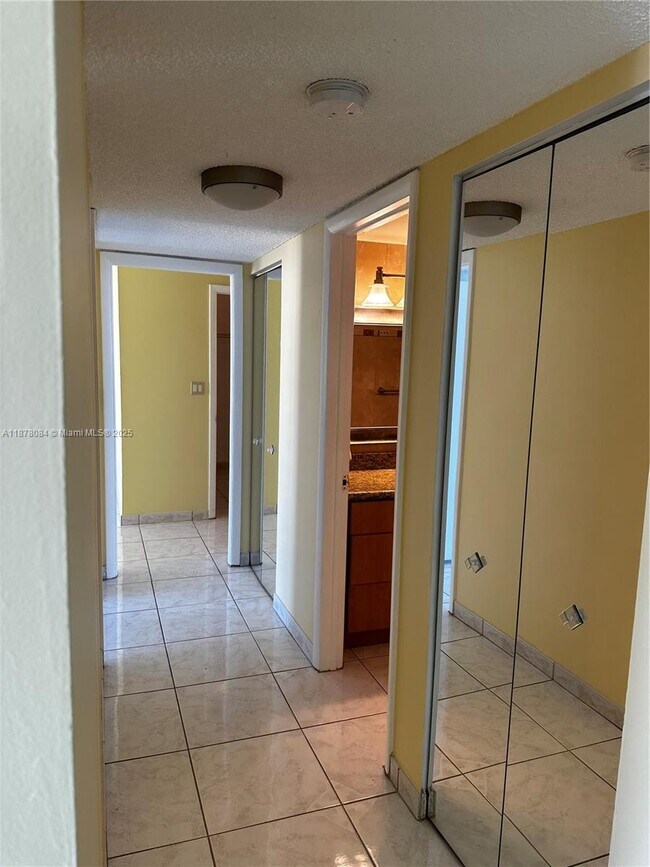 Building Photo - 3800 S Ocean Dr