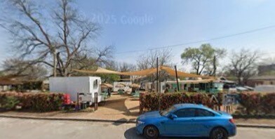 Building Photo - 2511 E 9th St