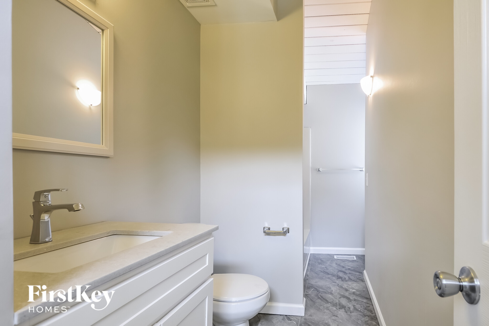 Building Photo - 11 St Valery Ct